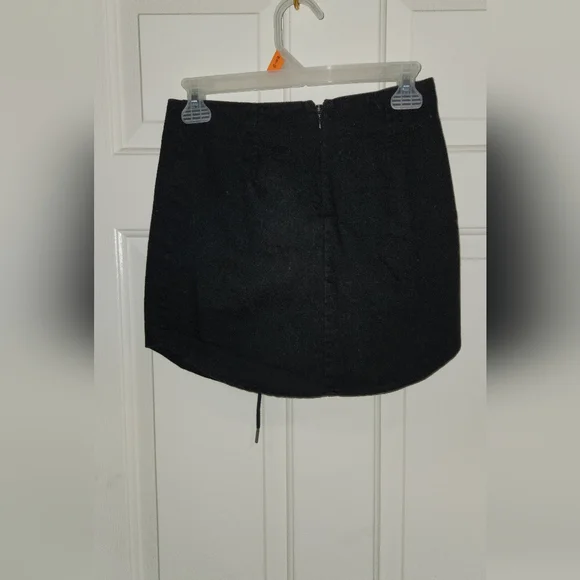 FOREVER 21 MINI SKIRT !! - Picture 3 of 3